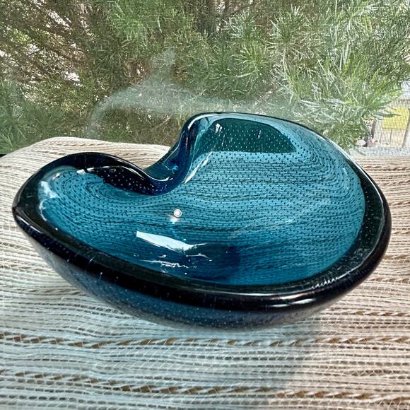 Blenko Vintage Cobalt Blue Controlled Bubble Art Glass Bowl or Ashtray - Picture 11 of 16